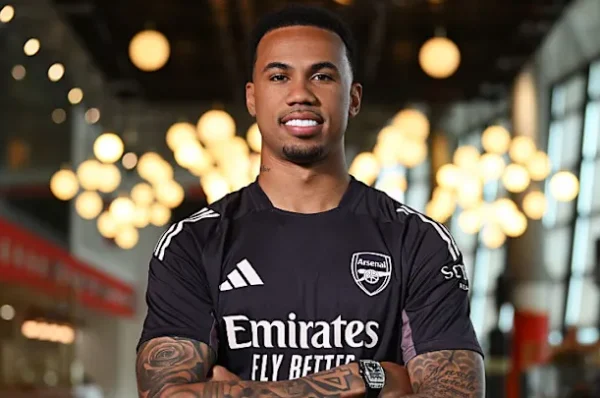 Gabriel signs new Arsenal contract